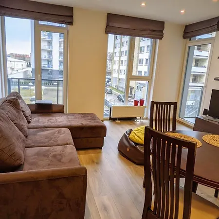 דירה Cozy Close To Nature And The City Center